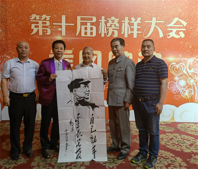 追尋毛體藝術(shù)：翰墨丹青，偉人風(fēng)范 ——記毛體藝術(shù)家賈紅甫