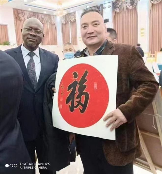 追尋毛體藝術(shù)：翰墨丹青，偉人風(fēng)范 ——記毛體藝術(shù)家賈紅甫