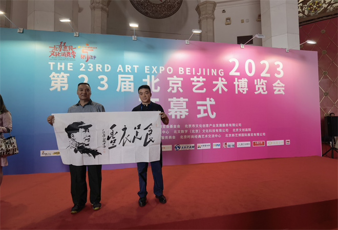 追尋毛體藝術(shù)：翰墨丹青，偉人風(fēng)范 ——記毛體藝術(shù)家賈紅甫