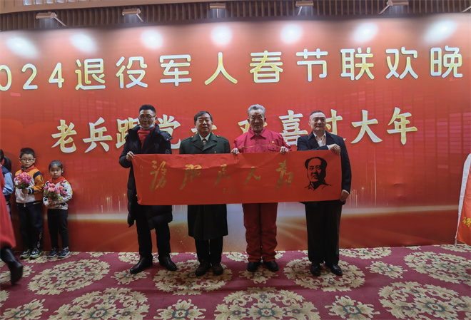 追尋毛體藝術(shù)：翰墨丹青，偉人風(fēng)范 ——記毛體藝術(shù)家賈紅甫