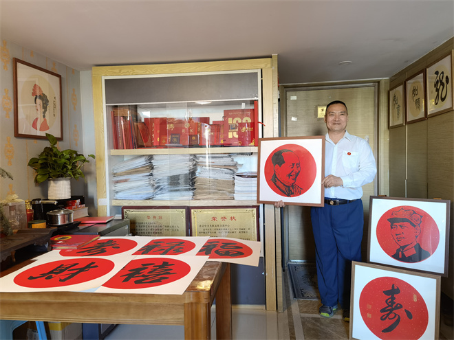 追尋毛體藝術(shù)：翰墨丹青，偉人風(fēng)范 ——記毛體藝術(shù)家賈紅甫