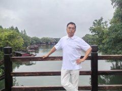 在歲月間行走的藝術(shù)行者 --記書(shū)畫(huà)家、先鋒派作家王