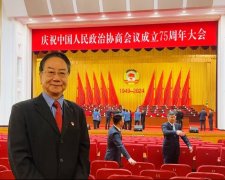 筆耕政文兩輝煌：評(píng)李松晨的多重人生維度