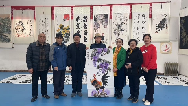 陳香梅世界藝術(shù)家協(xié)會書畫筆會在京舉行 17位名家揮毫共繪藝術(shù)盛宴     2025年10月8日上午10時，由陳香梅世界藝術(shù)家協(xié)會主辦的“書畫藝術(shù)交流筆會”在北京盛合體育中心圓滿舉行。來自全國各地的17(圖2)